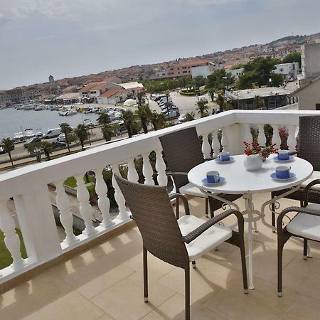 Apartment And Rooms Villa Kolonada Vodice Eksteriør billede