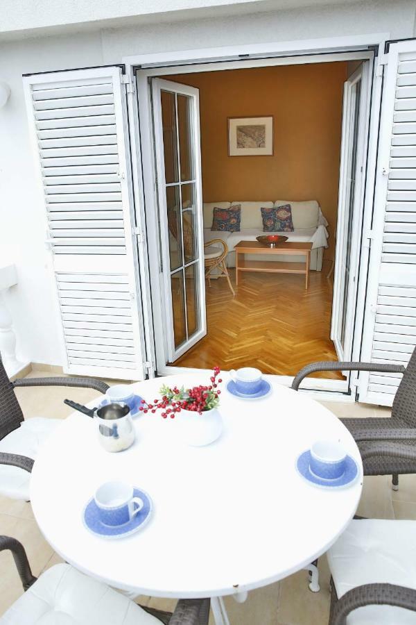 Apartment And Rooms Villa Kolonada Vodice Eksteriør billede
