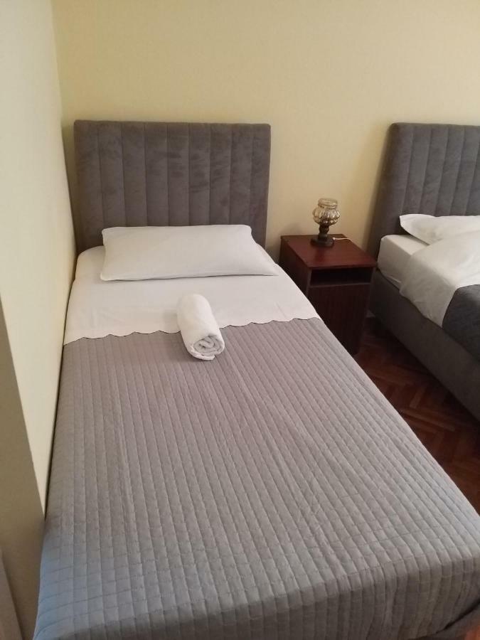 Apartment And Rooms Villa Kolonada Vodice Eksteriør billede